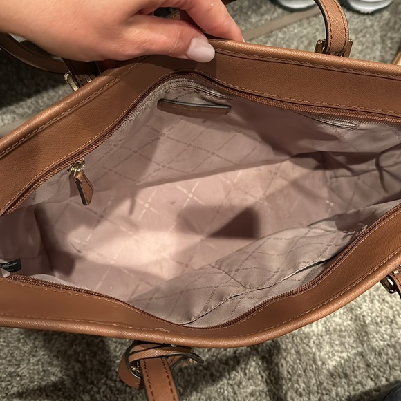 Micheal kors like new - Picture 2 of 4